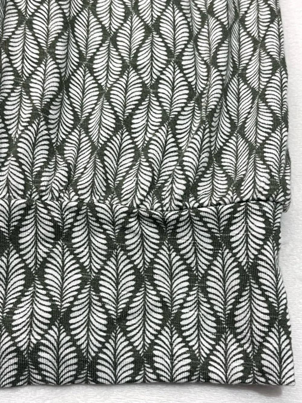LOFT Outlet Women’s Dark Green & White Geometric Sleeveless Tank Top Large - Picture 5 of 16